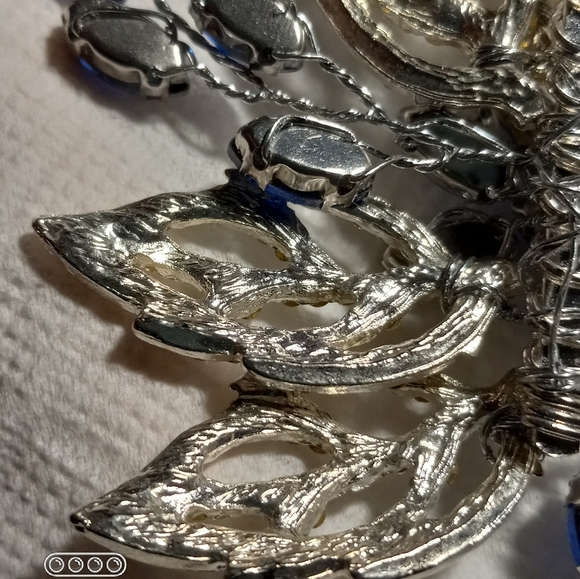 Beautiful Blue Hair Comb - Picture 13 of 16